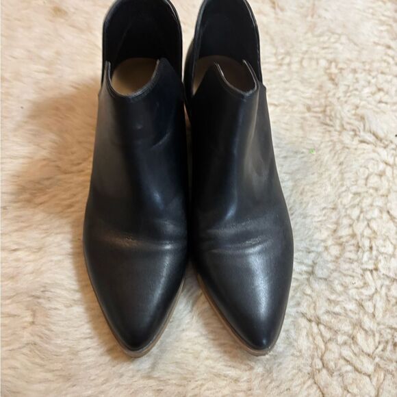 Nine West Black Ankle Booties Sleek Design - Picture 5 of 8